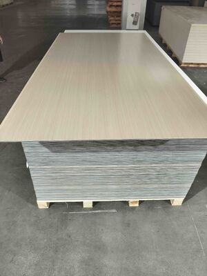 Painel de parede de PVC com folheado de madeira de fibra de carvão de bambu, painel de parede de bambu de 5 mm, painel de parede WPC, painel de parede de PVC de fácil instalação