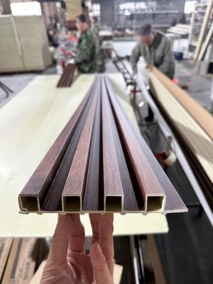 Painéis de parede canelados WPC ocos de 23MM de espessura para exterior