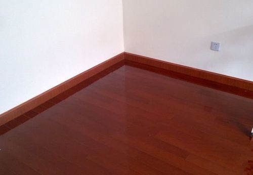 Linha de proteção anti-arranhões e flexível de madeira de PVC para proteção de baixa manutenção