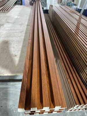 Painéis acústicos decorativos de ripas de PVC OEM para parede e teto