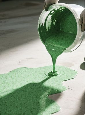 Tinta autonivelante de dois componentes para piso de pedra de mármore epóxi Revestimento de piso de resina epóxi ecologicamente correto Piso de areia colorida para uso doméstico