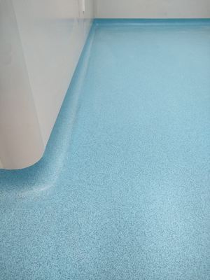 Pavimento industrial epóxi de baixo custo Piso de resina epóxi de alto brilho com areia colorida Tinta de piso autonivelante barata para jardim e hospital