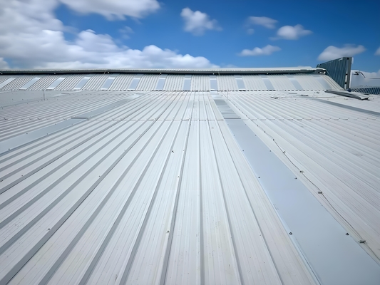 Folhas de telhado de UPVC de alta qualidade Cor branca T1070 Folha de telhado de UPVC Folhas de telhado de ondas Material de telhado de PVC barato