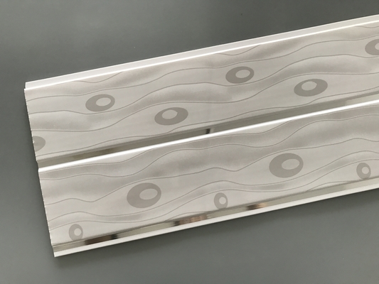 Painéis de parede impermeáveis multifunção Instalação fácil Painel de PVC de tecto de 5,95 m